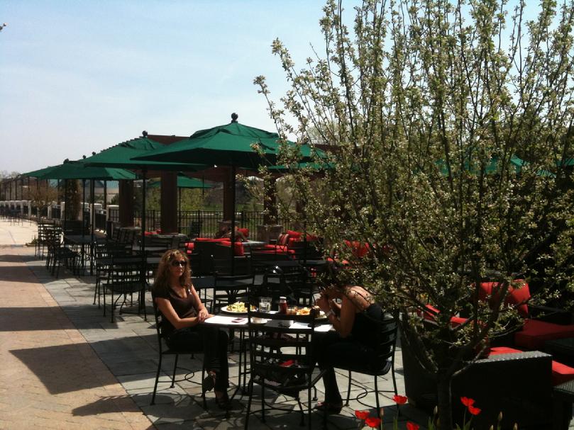 Harry Carays outdoor patio in Lombard